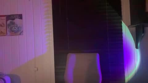 xopeachybaby online show from April 24, 9:45 am