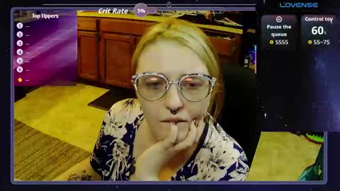 Snapshot of xravenstouchx chatting on October 26, 3:23 am Raven online show from October 26, 3:23 am