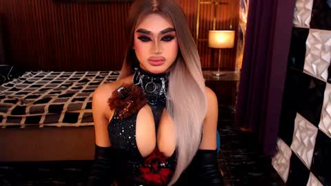 Snapshot of xscarlletegrey chatting on June 5, 1:23 am xscarlletegrey online show from June 5, 1:23 am