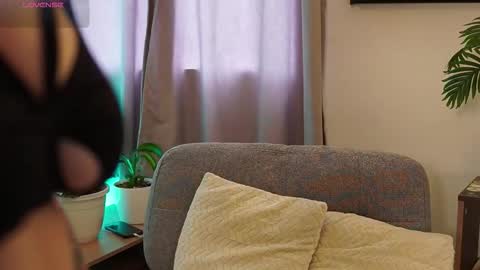 Snapshot of xspacebluex chatting on February 9, 7:29 pm Blue online show from February 9, 7:29 pm