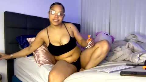 xStarGazingx online show from April 20, 7:55 am