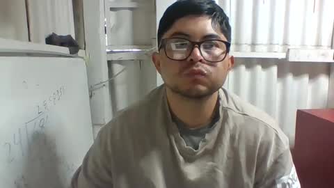 Snapshot of xstudiobog_90 chatting on March 6, 4:07 pm xstudiobog_90 online show from March 6, 4:07 pm