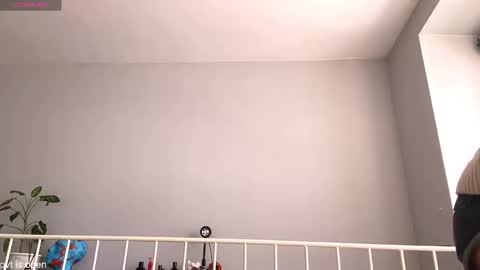 Lily online show from February 24, 8:45 am