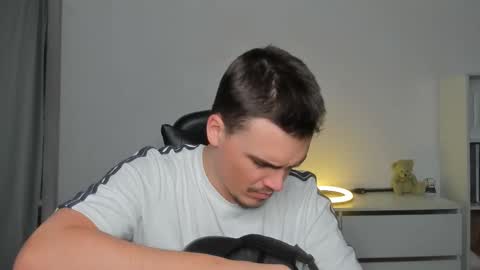 raul online show from December 18, 9:15 am