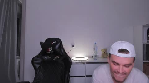 raul online show from December 18, 9:21 pm