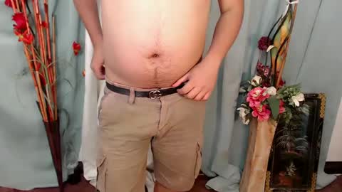 Snapshot of xxhotloyd_cummerx chatting on February 10, 6:35 pm Loyd online show from February 10, 6:35 pm