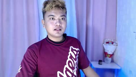 Snapshot of xxhotloyd_cummerx chatting on October 25, 11:51 am Loyd online show from October 25, 11:51 am