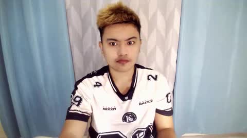 Snapshot of xxhotloyd_cummerx chatting on November 4, 3:27 am Loyd online show from November 4, 3:27 am