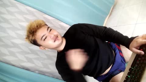 Snapshot of xxhotloyd_cummerx chatting on November 6, 9:59 pm Loyd online show from November 6, 9:59 pm