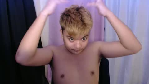 Snapshot of xxhotloyd_cummerx chatting on November 8, 11:10 am Loyd online show from November 8, 11:10 am