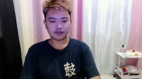 Snapshot of xxhotloyd_cummerx chatting on November 9, 6:33 am Loyd online show from November 9, 6:33 am