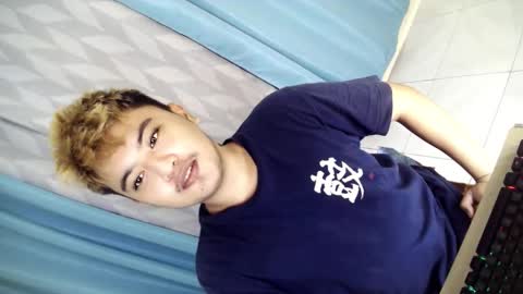 Snapshot of xxhotloyd_cummerx chatting on November 9, 10:30 pm Loyd online show from November 9, 10:30 pm