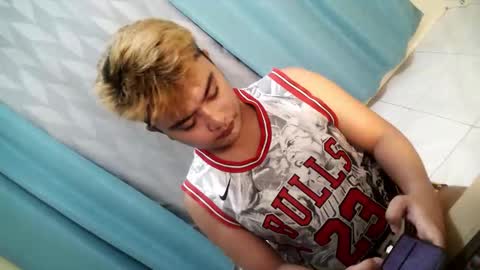 Snapshot of xxhotloyd_cummerx chatting on November 14, 8:35 am Loyd online show from November 14, 8:35 am