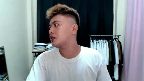 Snapshot of xxhotloyd_cummerx chatting on November 15, 11:40 am Loyd online show from November 15, 11:40 am