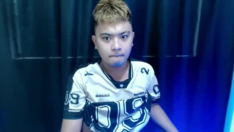 Snapshot of xxhotloyd_cummerx chatting on November 18, 5:45 am Loyd online show from November 18, 5:45 am