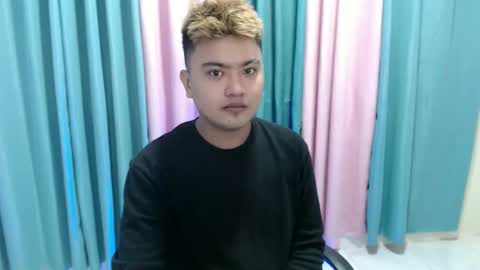 Snapshot of xxhotloyd_cummerx chatting on November 23, 1:22 pm Loyd online show from November 23, 1:22 pm