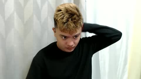 Snapshot of xxhotloyd_cummerx chatting on November 24, 5:18 am Loyd online show from November 24, 5:18 am