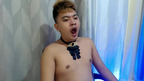 Snapshot of xxhotloyd_cummerx chatting on November 26, 7:04 pm Loyd online show from November 26, 7:04 pm