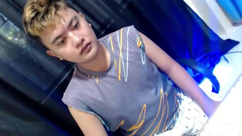 Snapshot of xxhotloyd_cummerx chatting on November 30, 7:12 am Loyd online show from November 30, 7:12 am