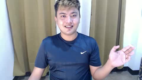 Snapshot of xxhotloyd_cummerx chatting on December 16, 9:03 am Loyd online show from December 16, 9:03 am