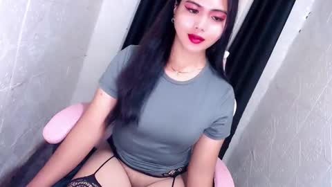 Snapshot of xxhotsexydivinexx chatting on September 27, 9:09 pm divine online show from September 27, 9:09 pm
