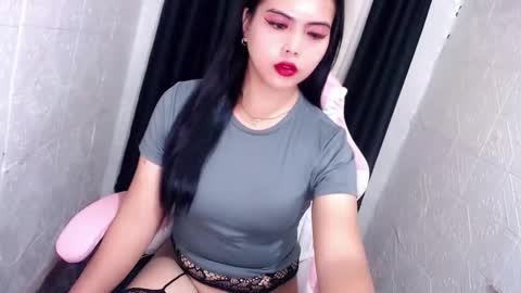 Snapshot of xxhotsexydivinexx chatting on October 4, 11:14 pm divine online show from October 4, 11:14 pm
