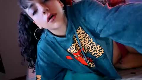 Snapshot of xxmaggieeexx chatting on March 31, 5:13 pm mag online show from March 31, 5:13 pm