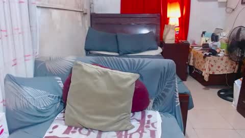 Snapshot of xxmiranda_greyxx chatting on December 25, 12:05 am sexyyanna4u online show from December 25, 12:05 am