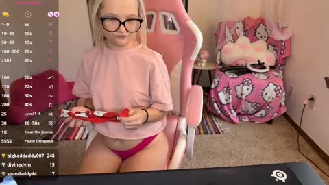 Snapshot of xxnaughtynicolexx chatting on September 14, 10:31 pm Nicole online show from September 14, 10:31 pm