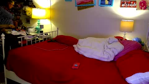 Strawberry Jane online show from December 23, 7:17 am