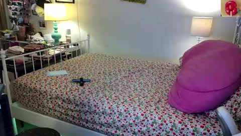 Strawberry Jane online show from March 24, 3:22 am