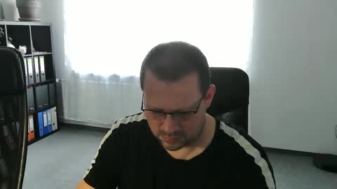 Eddi online show from December 17, 9:37 am