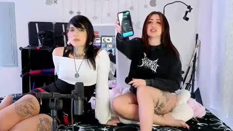 Snapshot of xxunholymusexx chatting on February 12, 10:49 pm Muse n Poppy online show from February 12, 10:49 pm