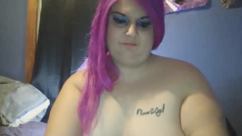 Snapshot of xxxalexisslutxxx chatting on December 4, 7:06 am AlexisDiamondxxx online show from December 4, 7:06 am