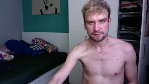 Snapshot of xxxd5 chatting on May 1, 9:47 am Jacob online show from May 1, 9:47 am