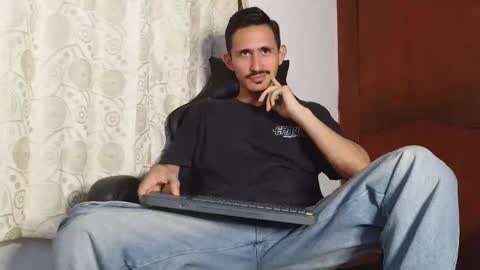 Snapshot of xxxhome_alonexxx chatting on June 5, 8:14 pm Kev online show from June 5, 8:14 pm