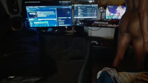 xxxjrstrokesxxx online show from April 11, 4:44 pm