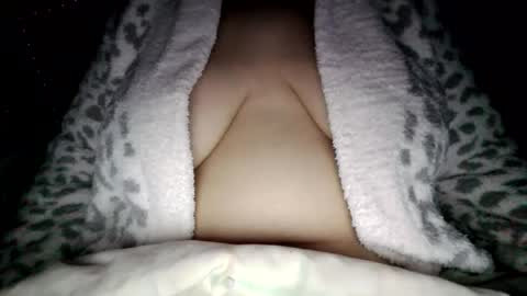 Snapshot of xxxmooui chatting on April 12, 3:33 am Elle online show from April 12, 3:33 am