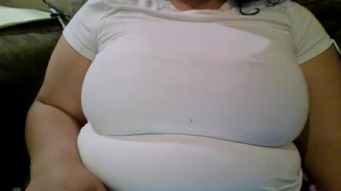 Snapshot of xxxmooui chatting on April 16, 1:50 am Elle online show from April 16, 1:50 am