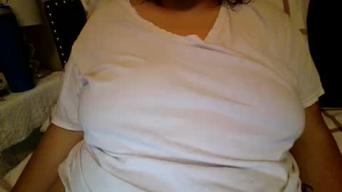 Snapshot of xxxmooui chatting on April 17, 4:04 am Elle online show from April 17, 4:04 am