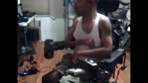 xxxonwheelz online show from September 28, 3:34 am