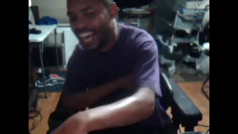 xxxonwheelz online show from October 18, 4:48 am