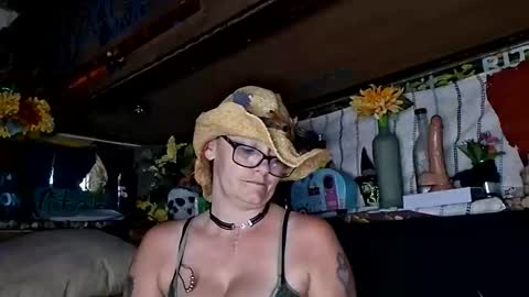 XXXQueenMandyDickenz online show from May 13, 8:27 pm