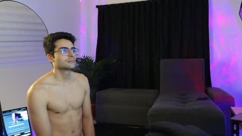 July and Fer online show from December 7, 11:07 am