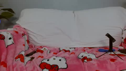 Lil Luna online show from April 10, 8:57 pm