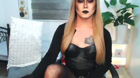 QueenMarina online show from July 9, 5:50 pm