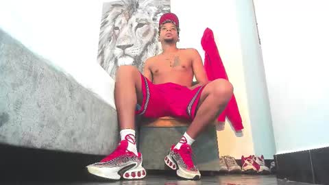 Snapshot of y0ung_master_ chatting on November 26, 2:01 am Sr. Y0ung Master online show from November 26, 2:01 am