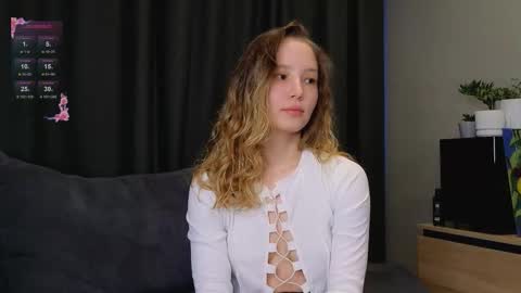 Snapshot of y0ur_sunshine__ chatting on March 2, 12:35 am Eva online show from March 2, 12:35 am