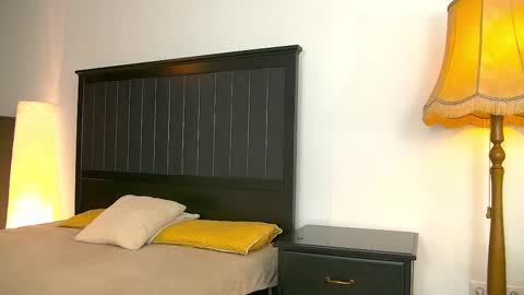 Snapshot of yanira_ass_ chatting on February 8, 5:00 am yanira_ass_ online show from February 8, 5:00 am