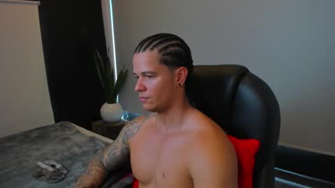 Snapshot of yanka_max1 chatting on November 23, 3:34 pm new here online show from November 23, 3:34 pm